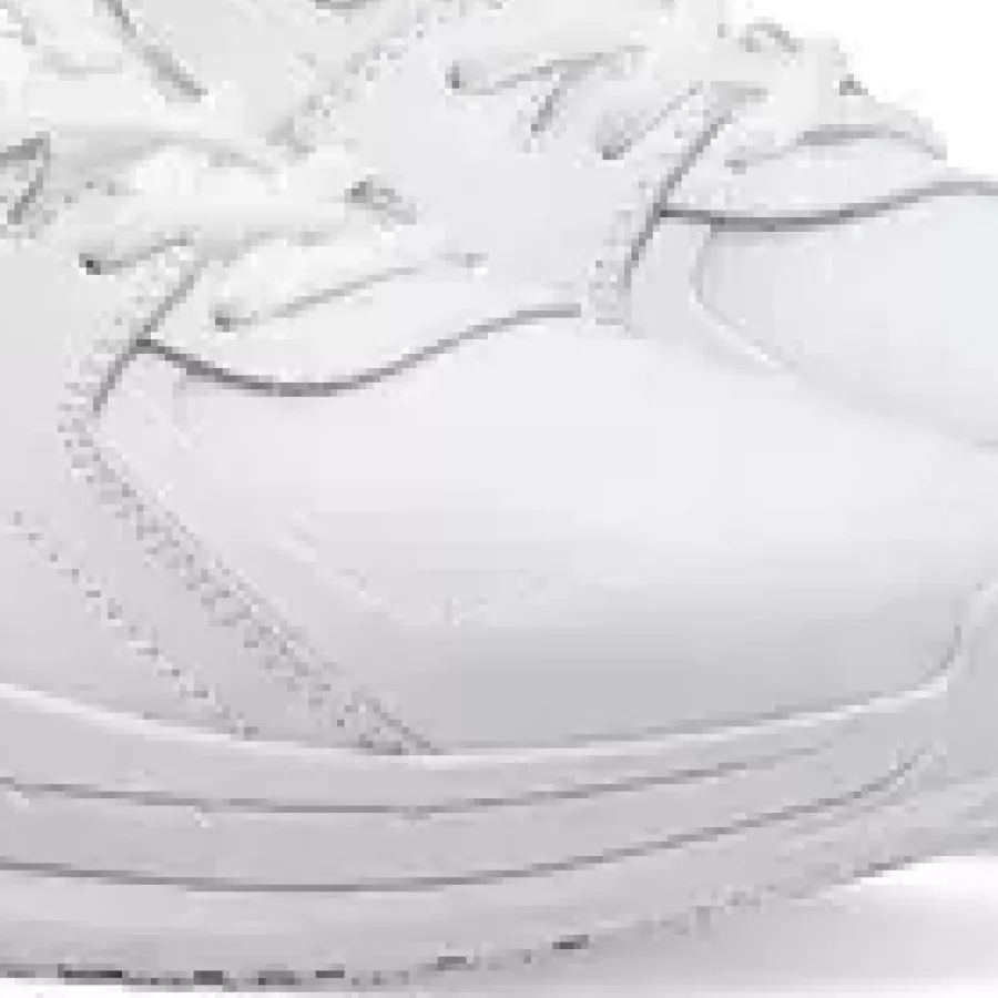 **Wasserabweisendes Obermaterial** hält Ihre Füße trocken und komfortabel, egal ob bei verschütteten Flüssigkeiten oder Spritzern.