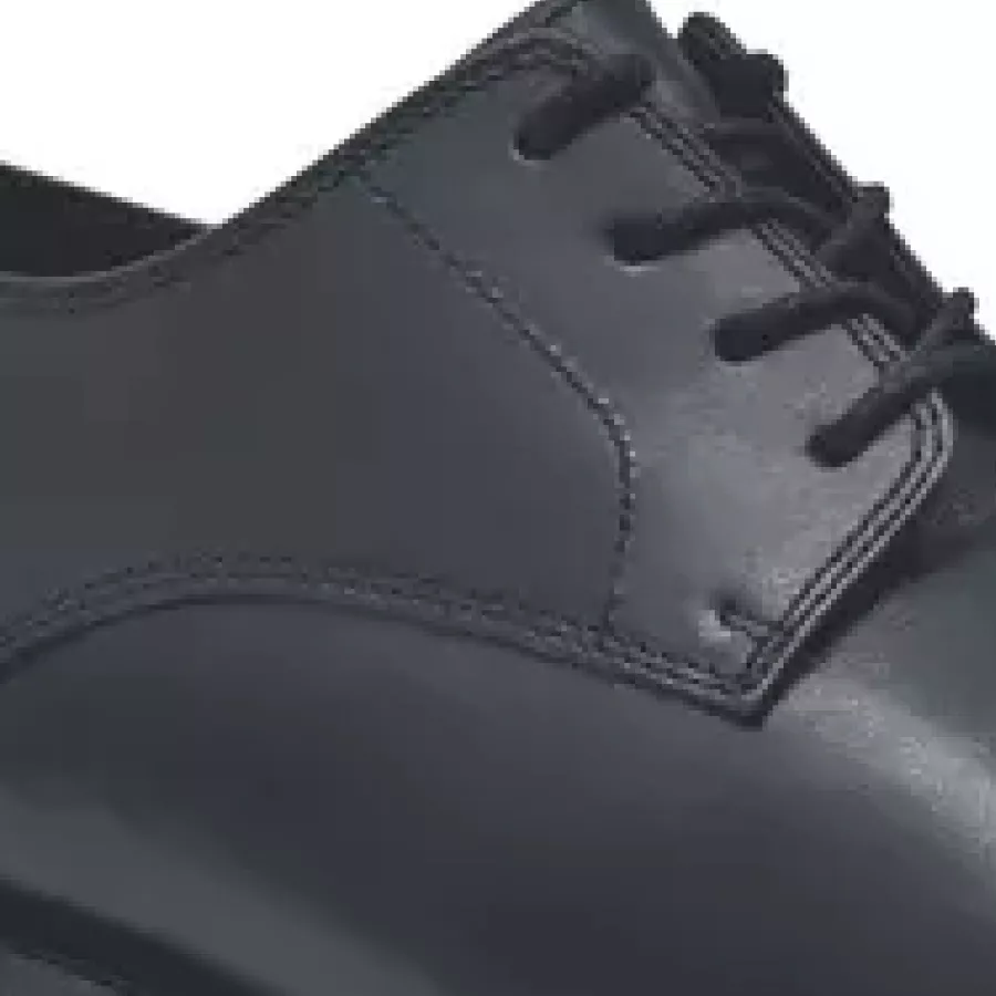 Futter aus recyceltem Polyester bietet atmungsaktiven Komfort und unterstützt gleichzeitig eine verantwortungsvollere Wahl, mit der Sie sich beim Tragen wohlfühlen können.