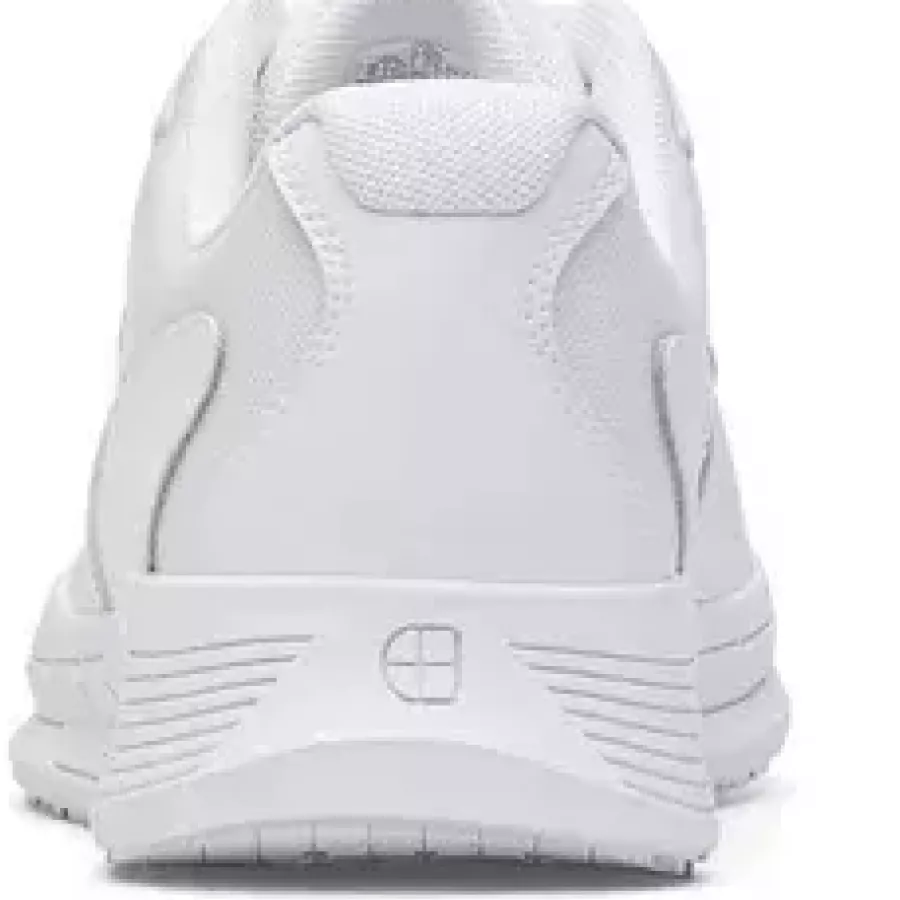 **Breitere Absätze** bieten zusätzliche Stabilität, damit Sie bei jedem Schritt im Gleichgewicht bleiben.