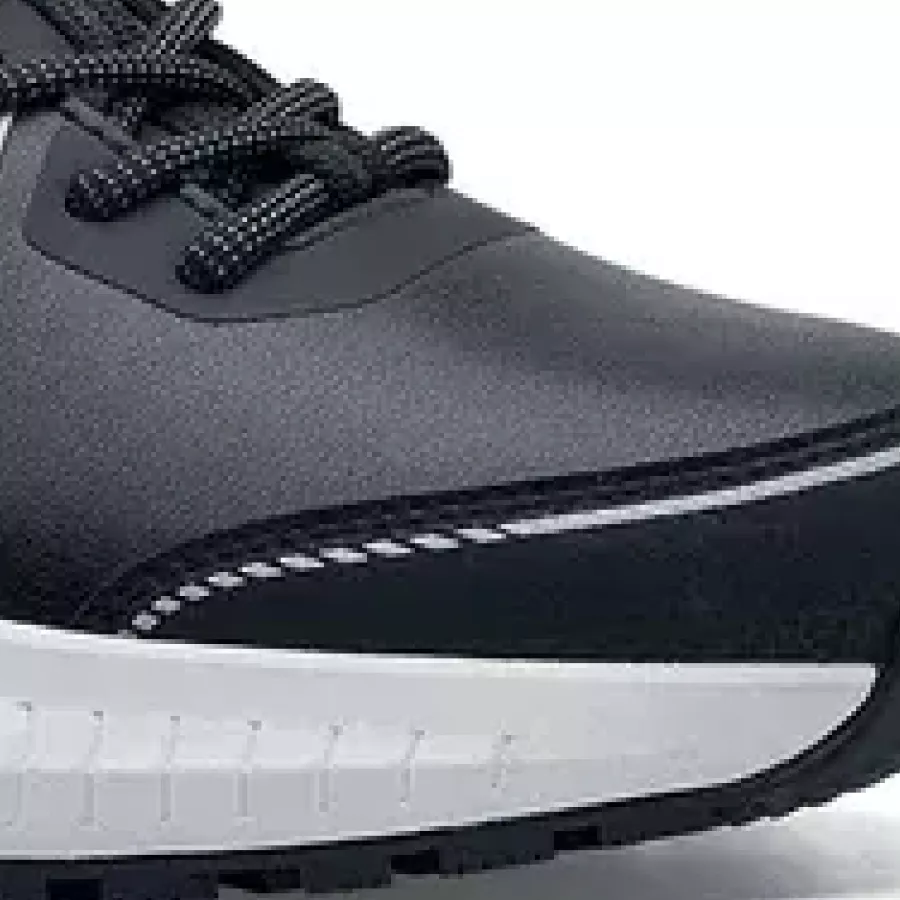 **Wasserabweisendes Obermaterial** hält Ihre Füße bei nassen Bedingungen trocken und komfortabel.