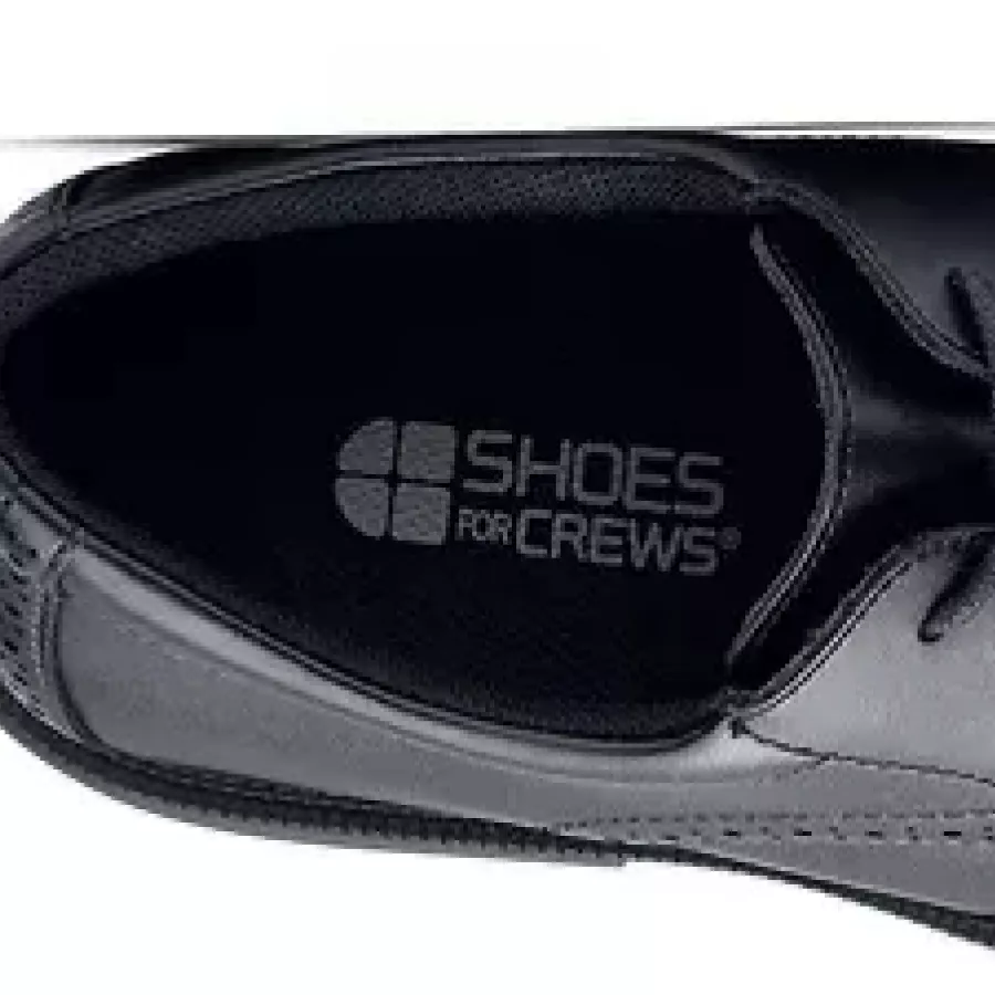 **Herausnehmbare EVA-Einlegesohlen** bieten eine gedämpfte Unterstützung, die sich Ihrem Schritt anpasst und für Komfort vom ersten bis zum letzten Schritt sorgt.