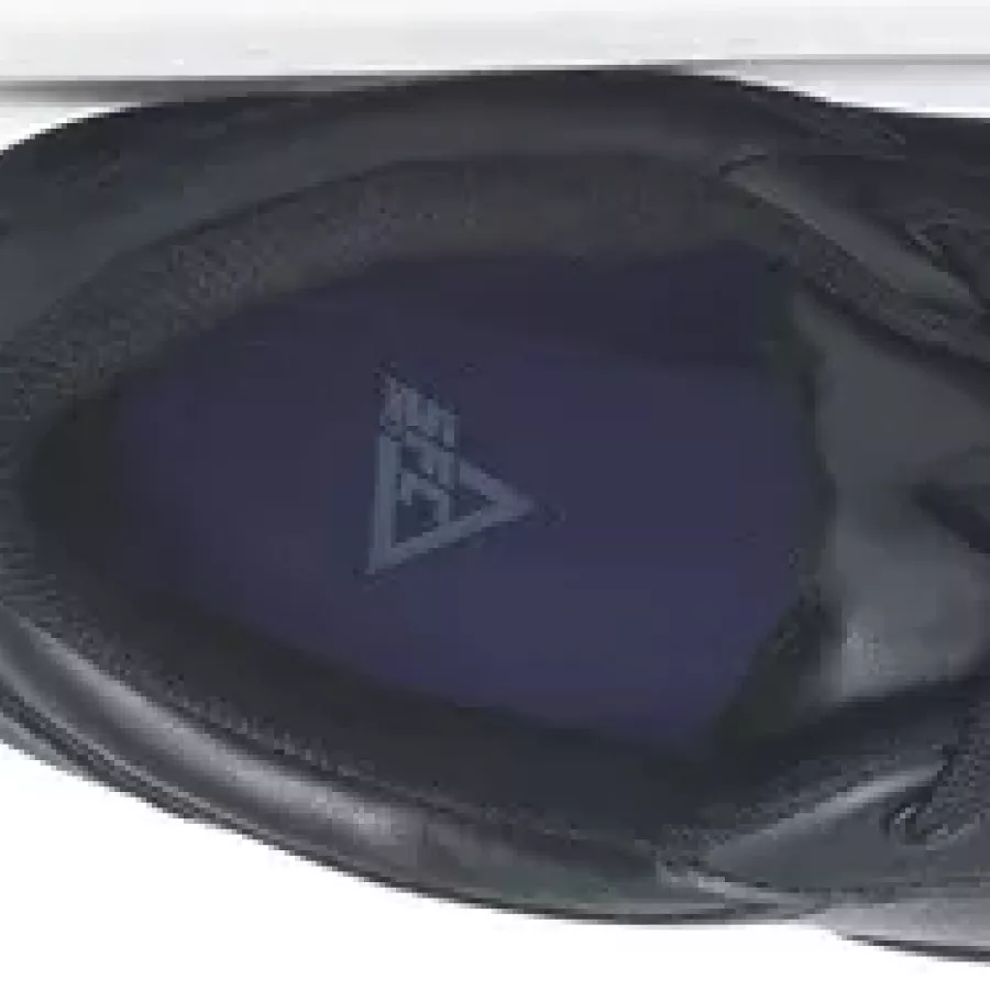 Herausnehmbare EVA-Einlegesohle dämpft jeden Schritt für ganztägigen Halt und Komfort.