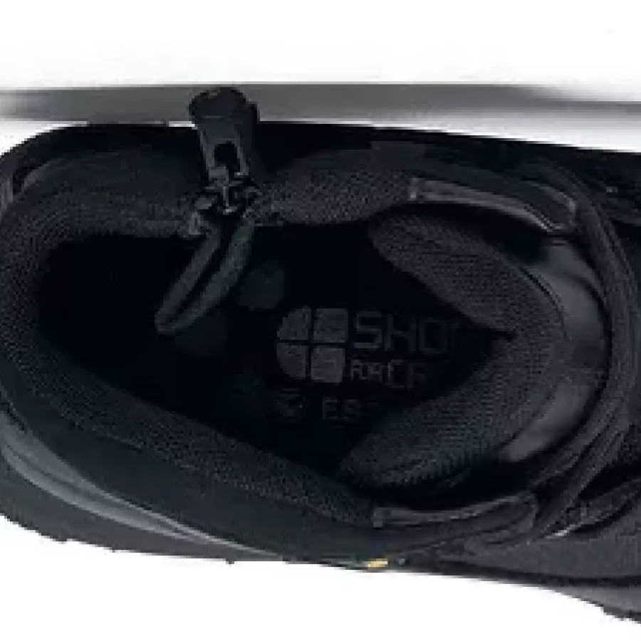 **Herausnehmbare EVA-Einlegesohlen** ermöglichen individuellen Komfort und halten Ihre Schuhe den ganzen Tag über einfach frisch.