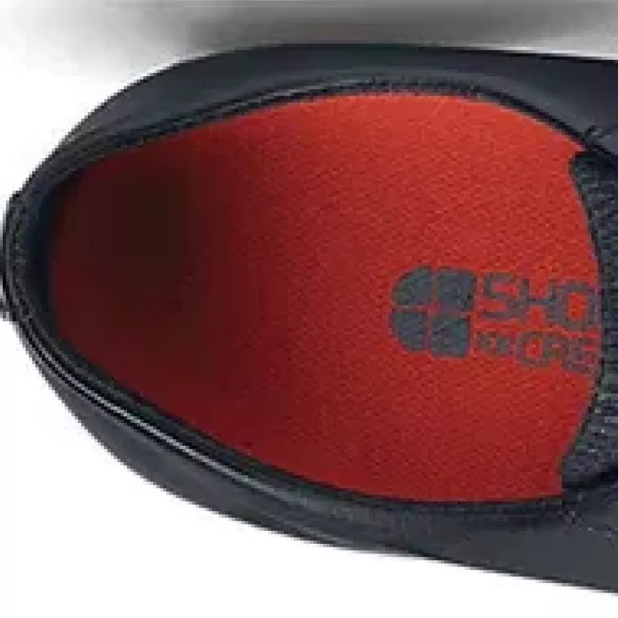 **Herausnehmbare EVA-Einlegesohlen** ermöglichen es Ihnen, die Dämpfung bei jedem Schritt individuell anzupassen, damit Ihre Füße energiegeladen bleiben.