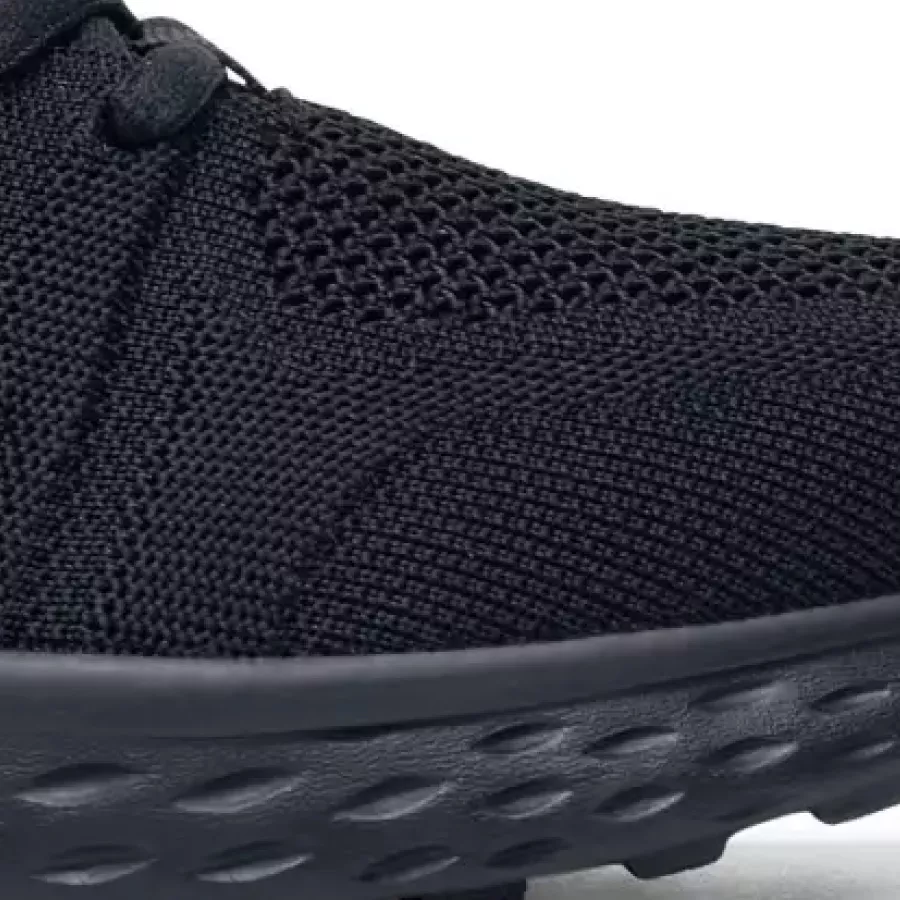 **Breathable Upper** lets air flow freely to keep your feet feeling fresh and comfortable from the first step to the last.