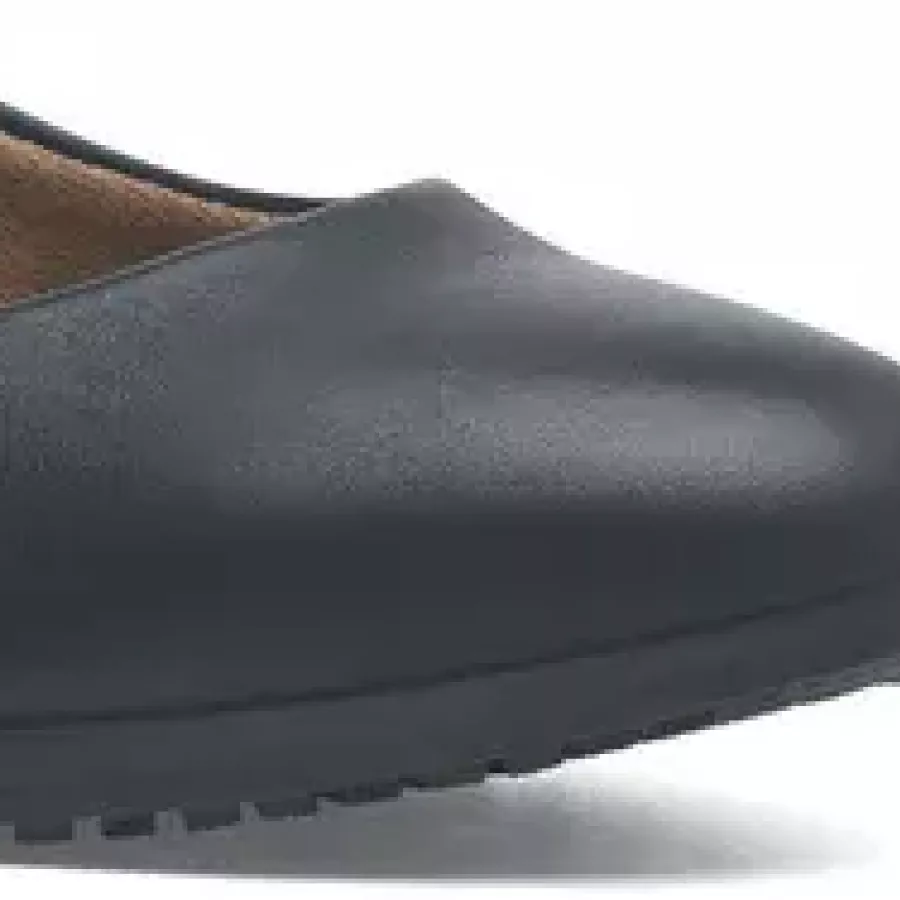 **Water-Repellent Upper** keeps your feet dry and comfortable by shedding light rain and spills so you stay confident on your feet all shift long.