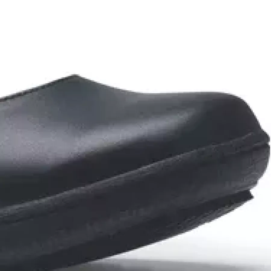 **Water-Resistant Upper** keeps your feet dry and comfortable no matter the spills or splashes.