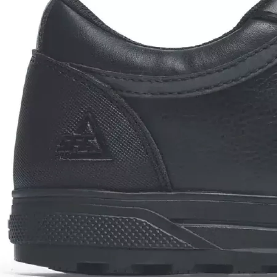 **Durchtrittschutz** lässt Sie sich auf jedem Untergrund sicher und sorgenfrei bewegen.