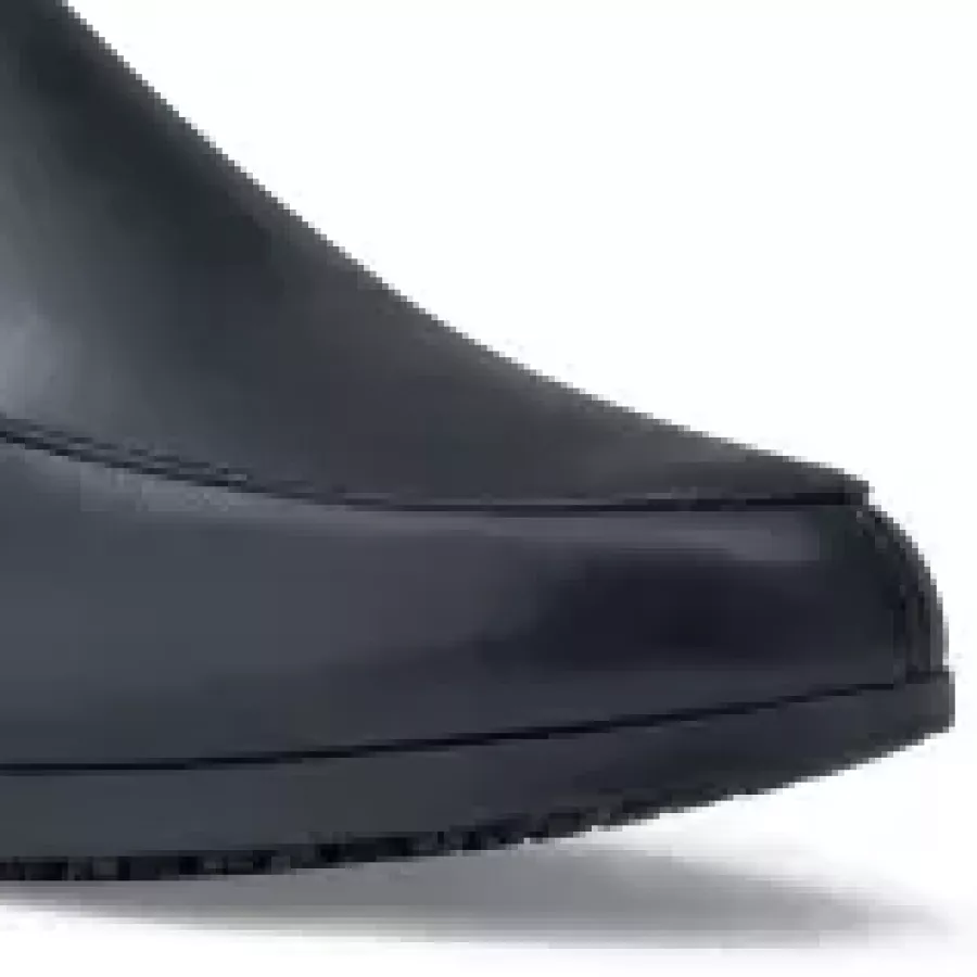 **Water-Resistant Upper** keeps your feet dry and comfortable no matter where your day takes you.