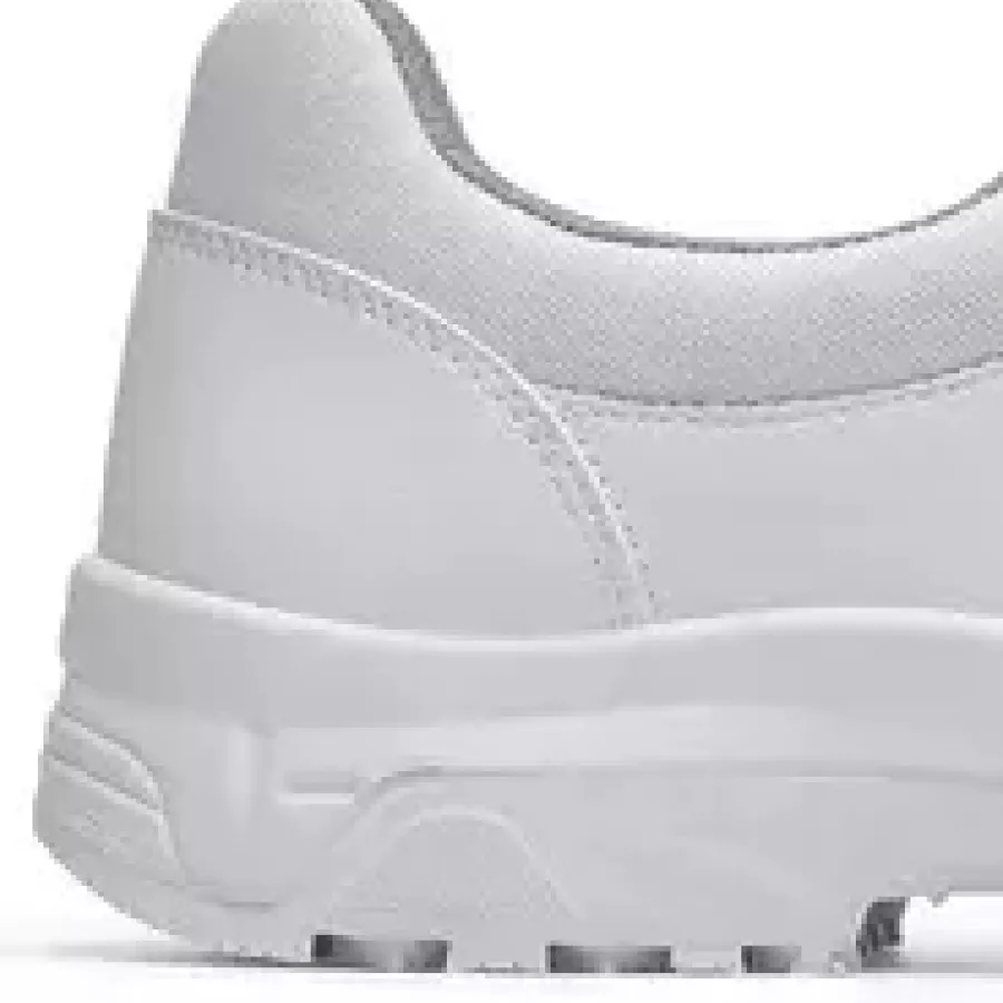 **Puncture Resistance** adds peace of mind underfoot so you can move confidently through demanding tasks.