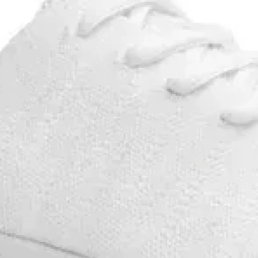 Das Futter aus recyceltem Polyester umschließt Ihre Füße mit einem glatten, komfortablen Gefühl und unterstützt gleichzeitig eine bedachtere Materialwahl.