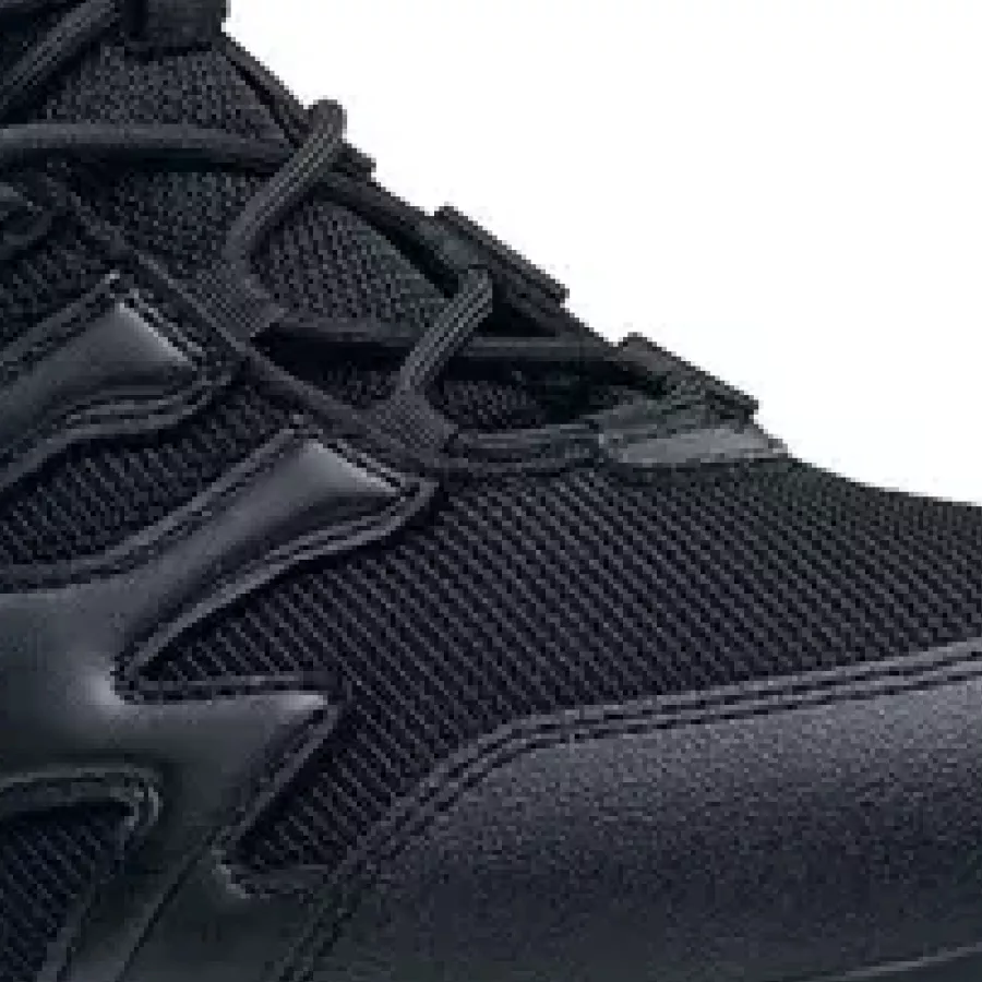 **Breathable Upper** keeps your feet cool and comfortable, even during long, active days.