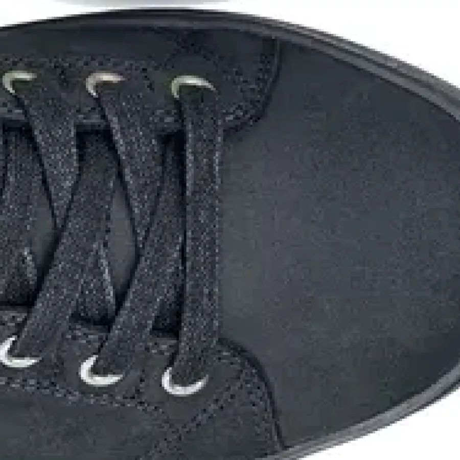 **Wasserabweisendes Obermaterial** hilft, Ihre Füße trocken und bequem zu halten, damit Sie konzentriert bleiben können, ganz gleich, wie anstrengend der Tag wird.