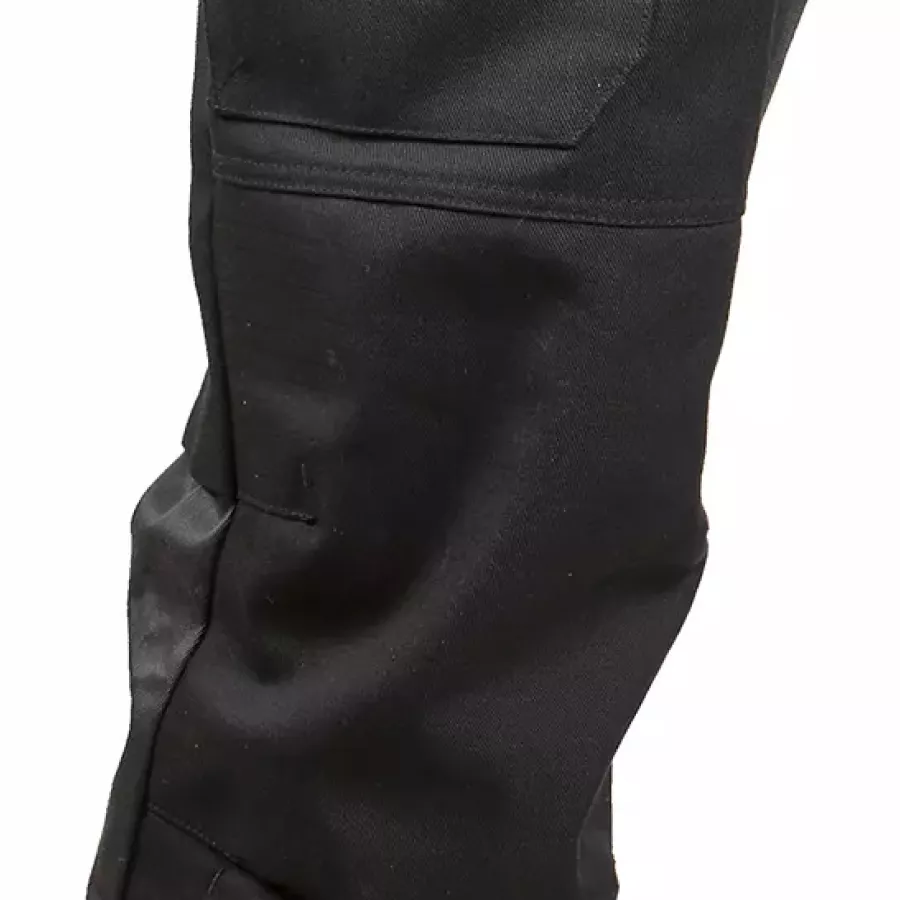 **Knee Pad Pockets** let you work on your knees comfortably without slowing down your tasks.