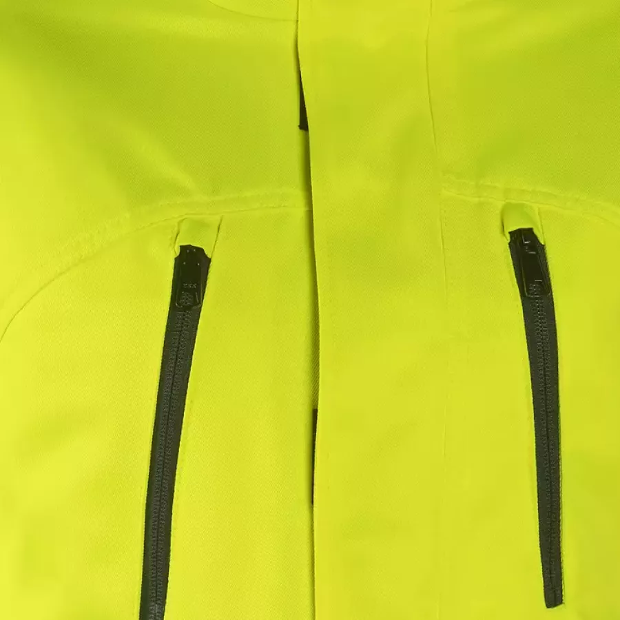 **Wasser- und schmutzabweisendes Material** sorgt dafür, dass Sie auch unter schmutzigen oder nassen Bedingungen trocken und sauber bleiben.