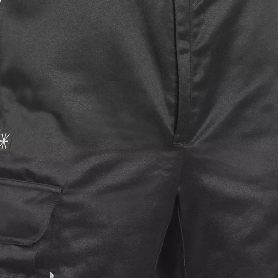 **Water and Dirt Repellent** keeps you dry and clean so you can focus on the job instead of the weather.