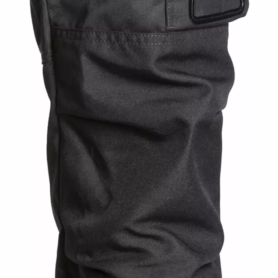 **Cordura-Reinforced Knee Pad Pockets** let you kneel with confidence while keeping long-lasting comfort where you need it most.