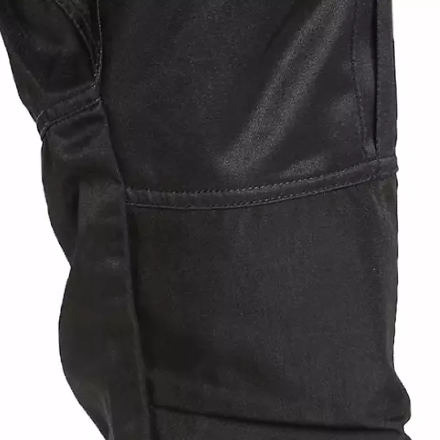 **Reinforced Seams** add dependable strength so the trousers stand up to daily wear and demanding tasks.