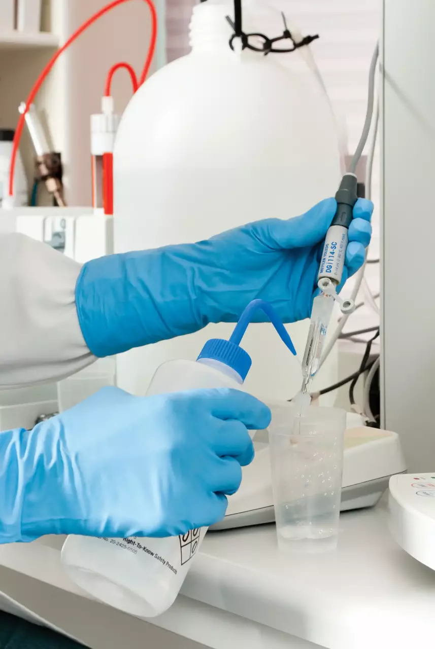 Granberg 114-951, Single-Use Chemical-resistant Gloves, Blue, image 4, gallery thumbnail