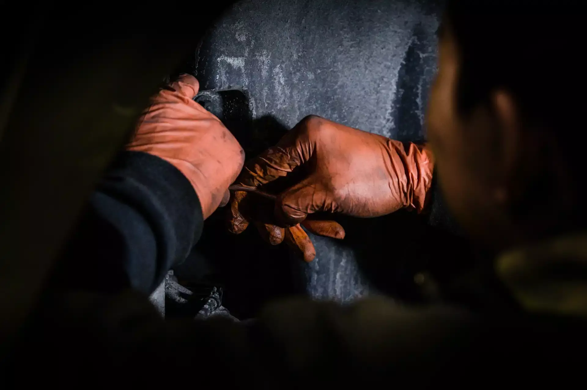 Granberg 114-940, Single-Use Chemical Resistant Gloves, Orange, image 3