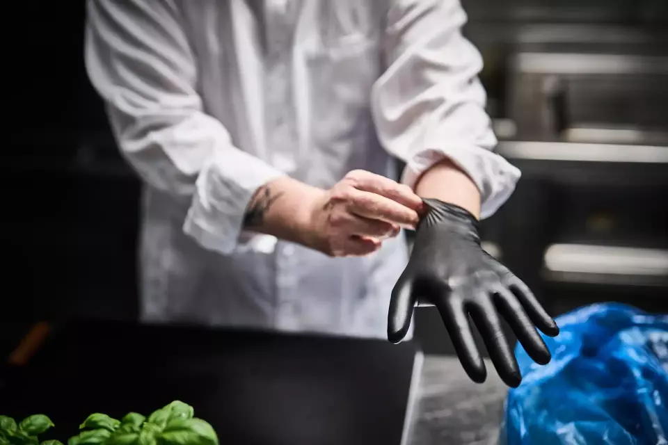 Granberg 114-633, Single-Use Gloves, Black, image 4, gallery thumbnail