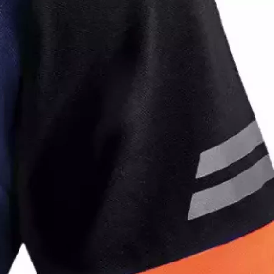 **Reflective strips** enhance your visibility in low light so you stay seen and confident on and off the track.