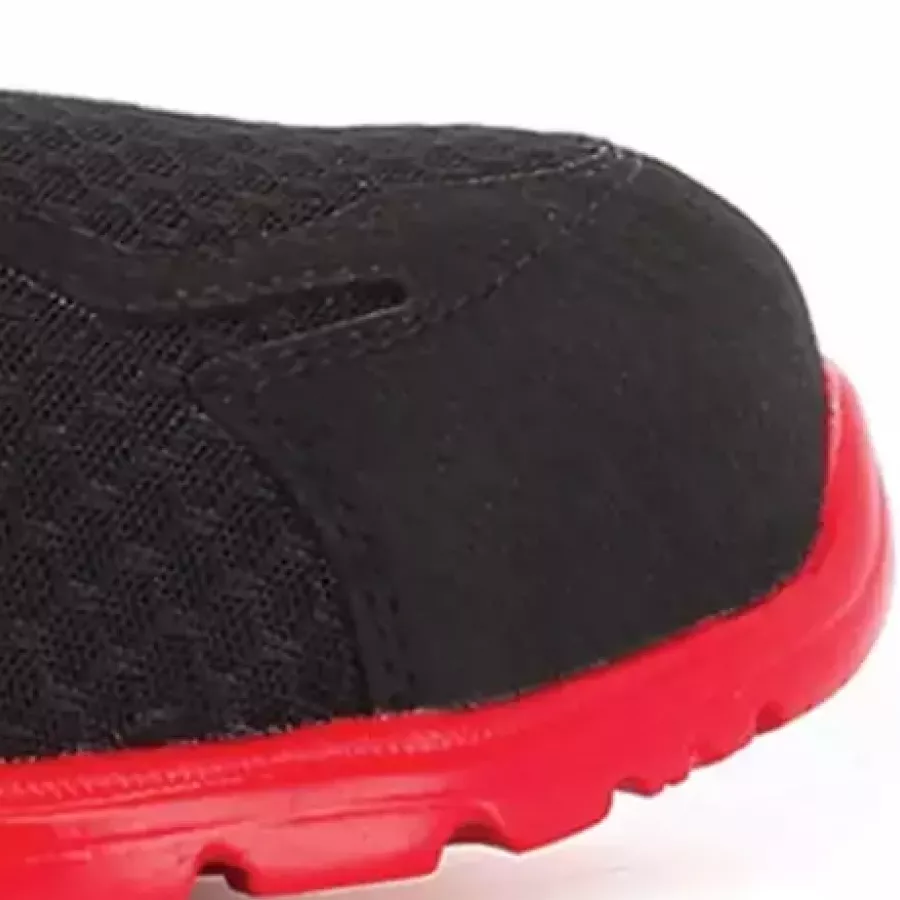 Die **Komposit-Zehenschutzkappe** schützt Ihre Füße vor Stößen und hält den Schuh leicht für ganztägigen Komfort.