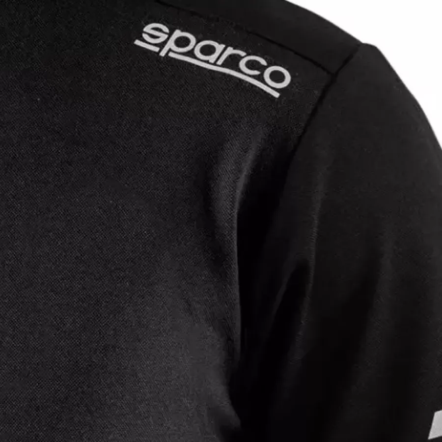 **Verstärkte Schultern** sorgen für dauerhafte Haltbarkeit an den am stärksten beanspruchten Stellen und geben Ihnen Sicherheit im täglichen Einsatz.