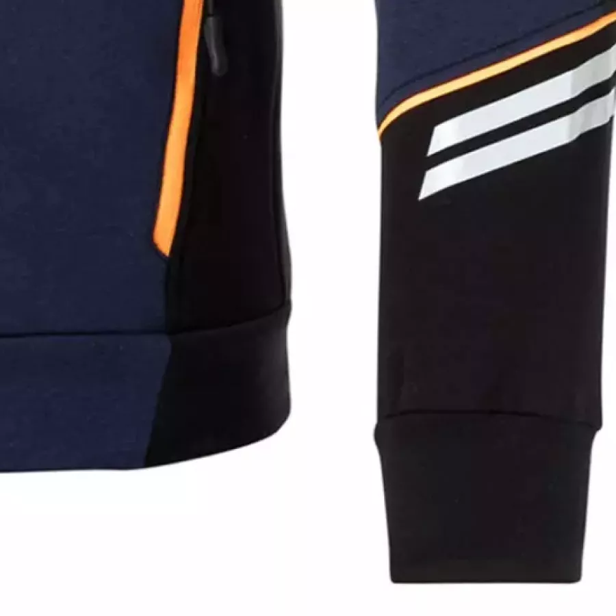 **Elastische Bündchen** sorgen für einen anliegenden, flexiblen Sitz, der Komfort und Wärme bei jeder Bewegung einschließt.