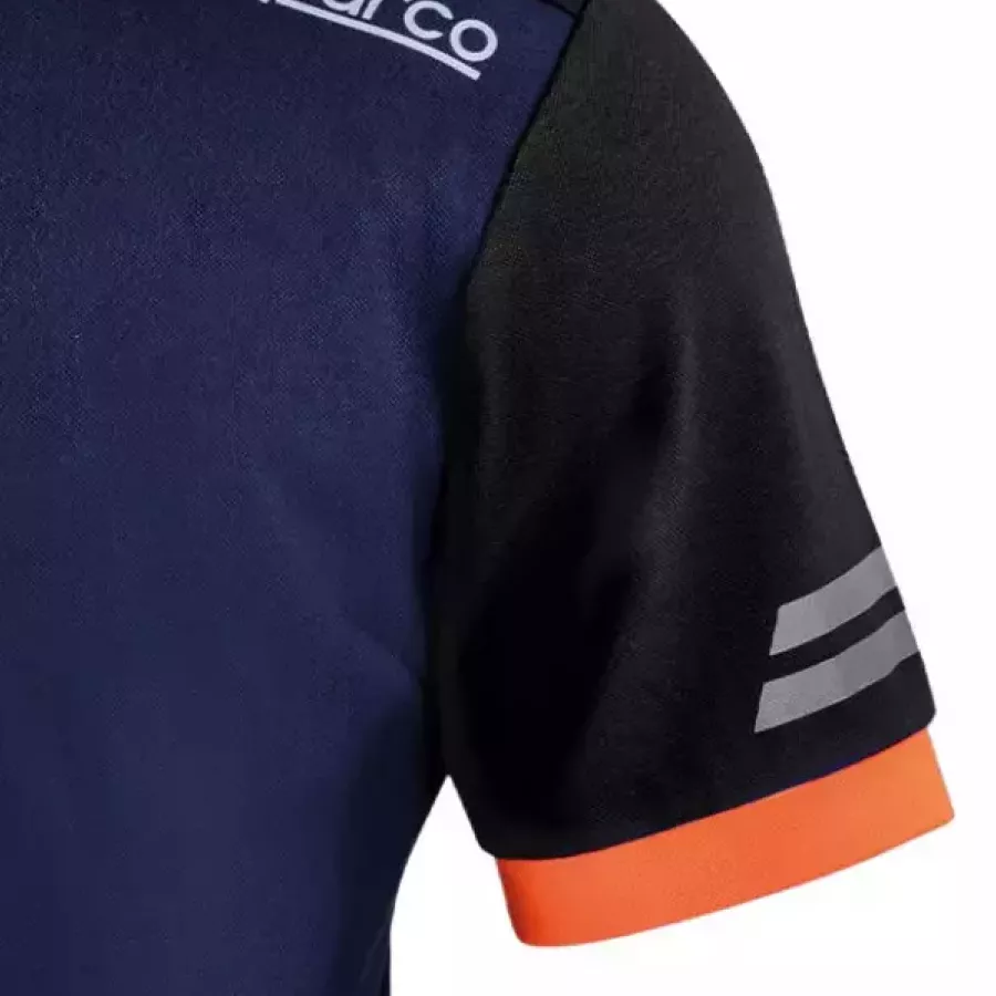 **Short sleeves** keep you cool and unrestricted so you can move freely in every task or drive.