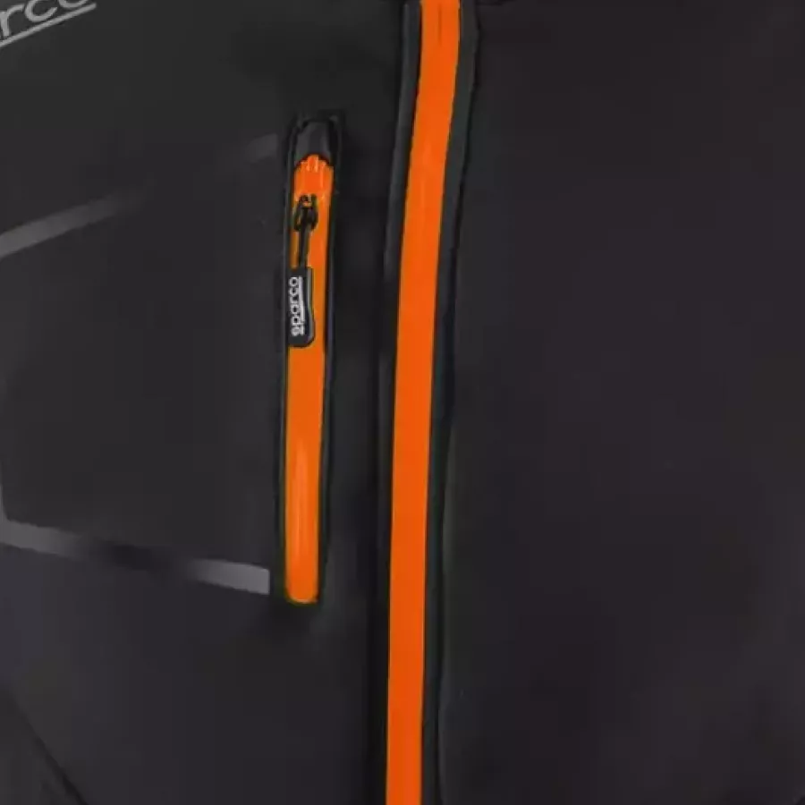 **Zipper Pockets** secure your essentials on the move so you can focus on the drive or the day ahead.