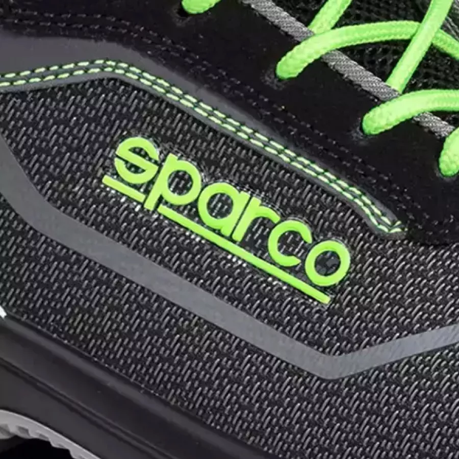 **Atmungsaktives Textilfutter** fördert die Luftzirkulation im Schuh, um Ihre Füße während langer Schichten frisch zu halten.