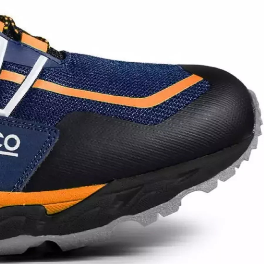 **Ultra Resistant Reinforced Tip** adds lasting durability at the front so you move through demanding tasks with confidence.