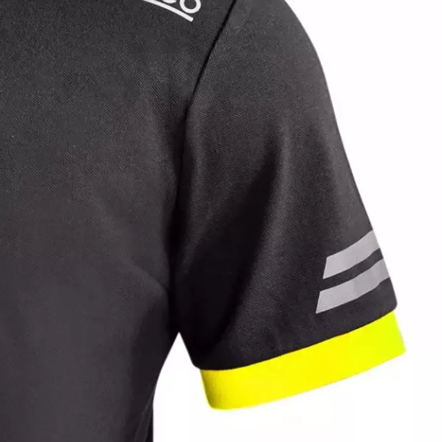 **Short sleeves** keep you cool and unrestricted so you can move freely in every task or drive.