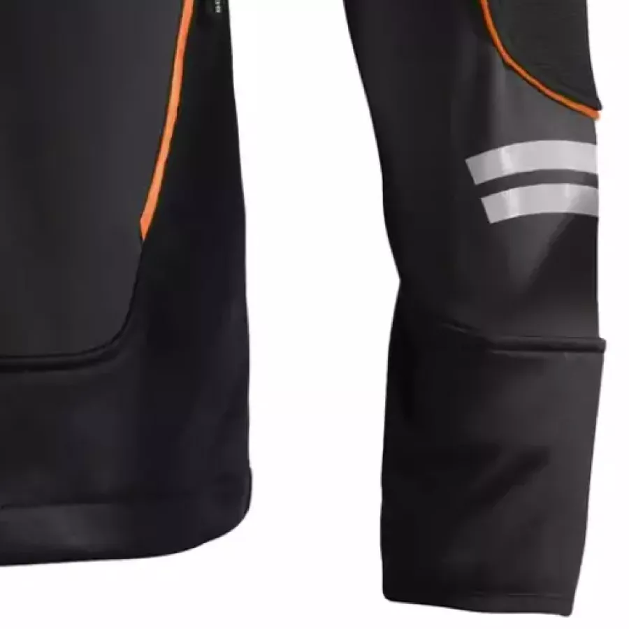 **Elasticated Cuffs** lock in warmth and comfort by sealing out wind without restricting movement.