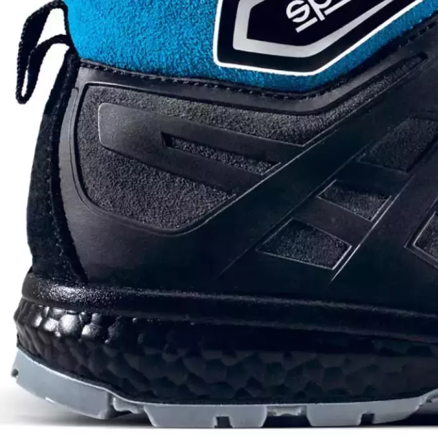 **Anti-Perforation Insole** gives you reliable underfoot protection so you can walk confidently over sharp surfaces.