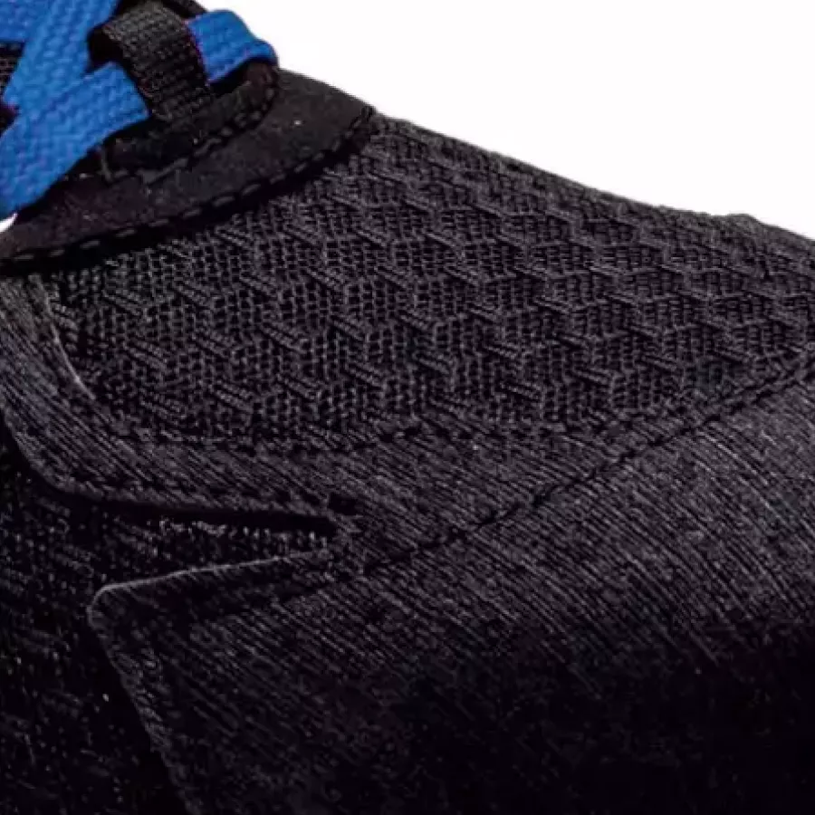 **Die durchtrittsichere Sohle** bietet zuverlässigen Schutz von unten, damit Sie auf jedem Untergrund sicher arbeiten können.