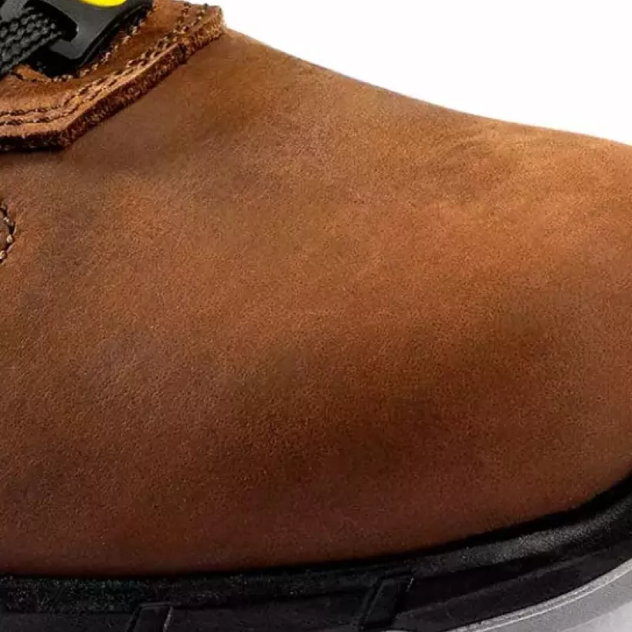 **Water-Repellent Upper** keeps your feet dry and comfortable even in damp conditions.