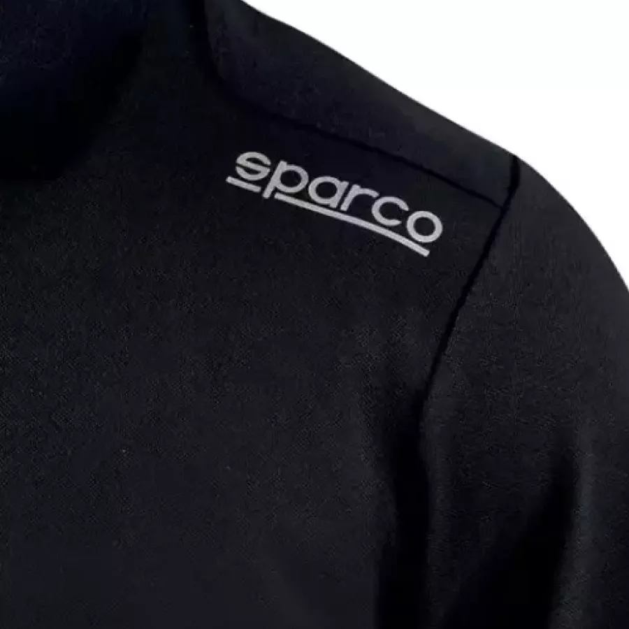 **Verstärkte Schultereinsätze** sorgen für dauerhafte Robustheit dort, wo sie am meisten benötigt wird, für lange Haltbarkeit unter Belastung.