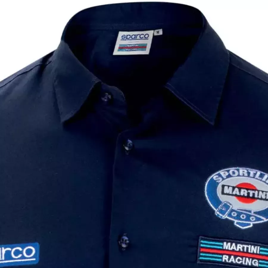 **Oxford-Kragen** verleiht einen gepflegten, klassischen Look, der Sie den ganzen Tag über smart und selbstbewusst wirken lässt.