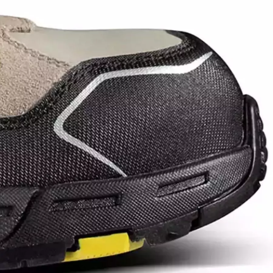 **Composite Toe Cap** keeps your feet protected without weighing you down, letting you move freely all day.
