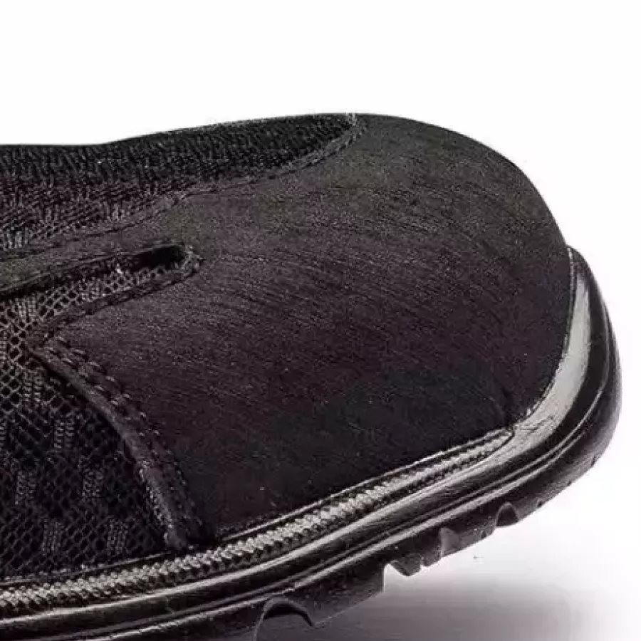 Die **Komposit-Zehenschutzkappe** schützt Ihre Füße vor Stößen und hält den Schuh leicht für ganztägigen Komfort.