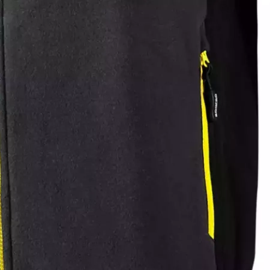 **Reißverschlusstaschen** bewahren Ihre Wertsachen sicher auf, damit Sie sich unbesorgt frei bewegen können.