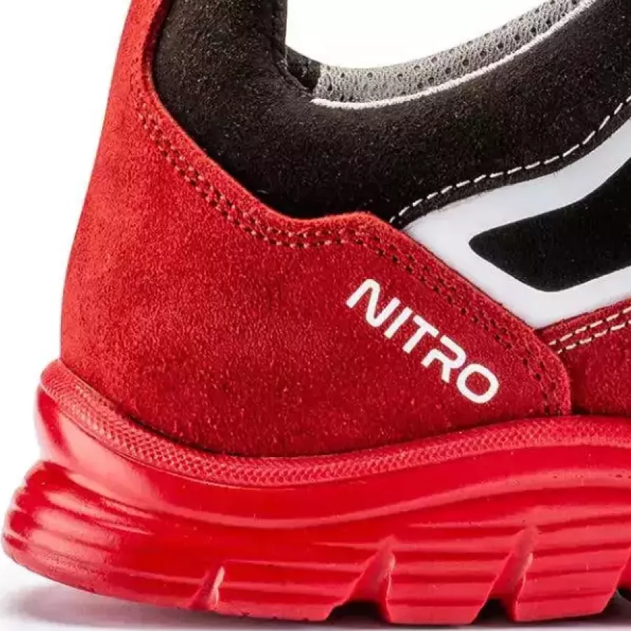 **Puncture Resistance** shields your soles from sharp threats beneath you so you can step with confidence across varied terrain.