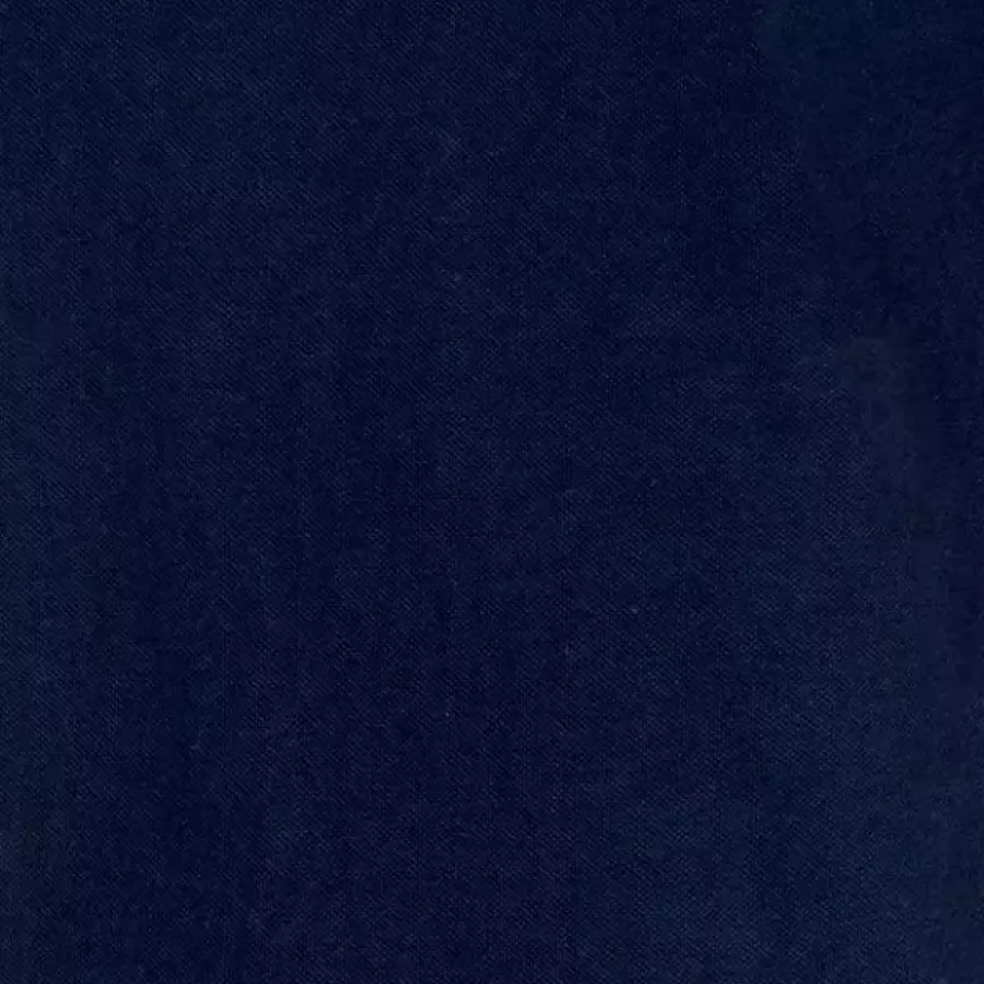 **100% Baumwolle** bietet atmungsaktiven, natürlichen Komfort für den ganzen Tag.