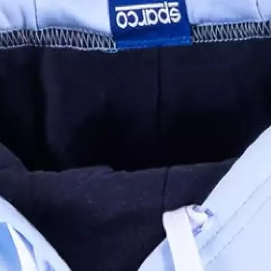 **Gebürstete Innenseite** hüllt Sie in weiche Wärme für ganztägigen Komfort und Entspannung.