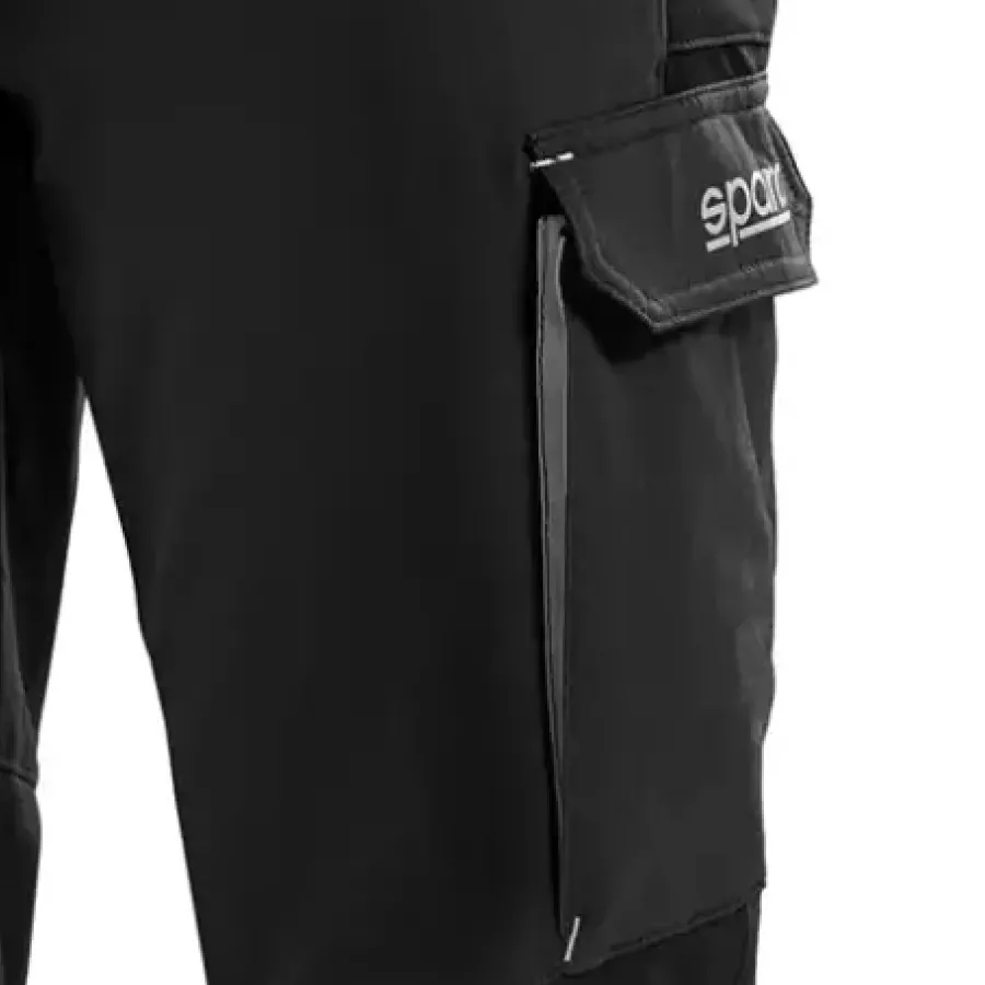 **Multiple Pockets** keep your tools and essentials close at hand so you can work efficiently without slowing down.