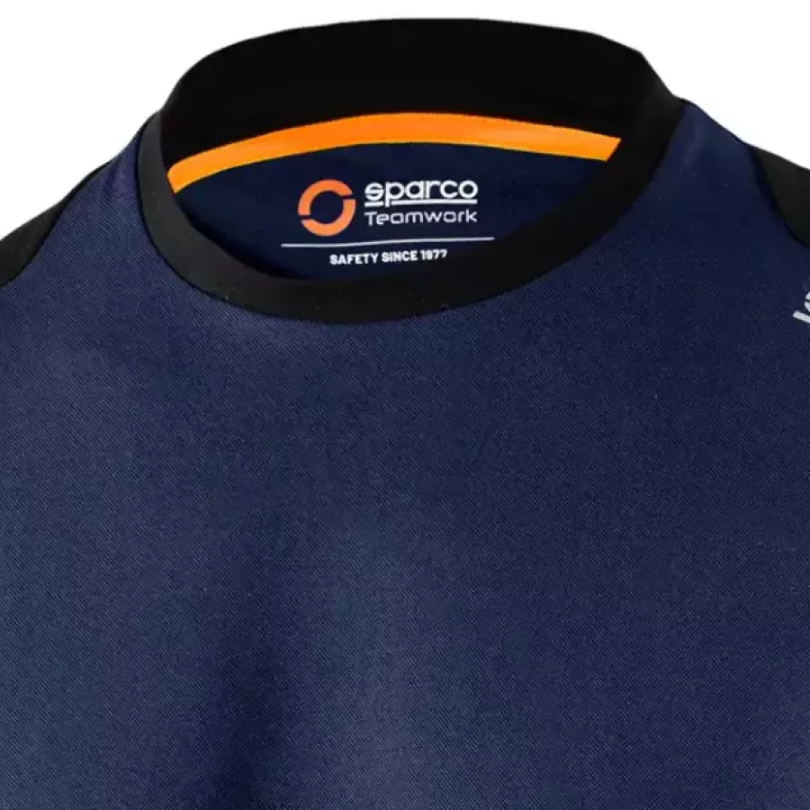 **Round Collar** delivers a clean, comfortable fit that feels easy and natural from the first wear to the last.