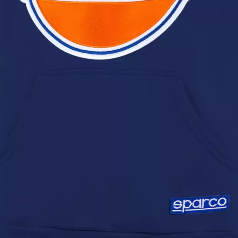 **Kängurutasche** bietet Ihren Händen einen warmen Rückzugsort und hält das Nötigste griffbereit.