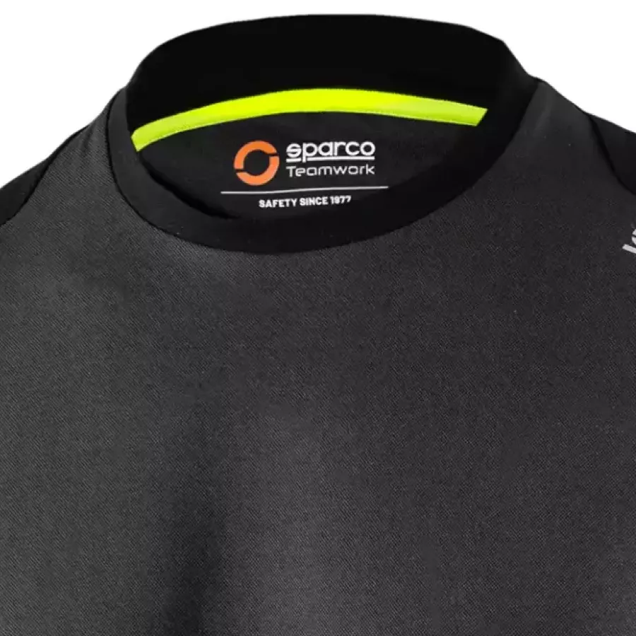 **Round Collar** delivers a clean, comfortable fit that feels easy and natural from the first wear to the last.